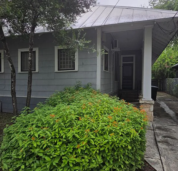 716 E Guenther St #B — Photo 1