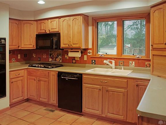 5th image of 410 Marylhurst Dr