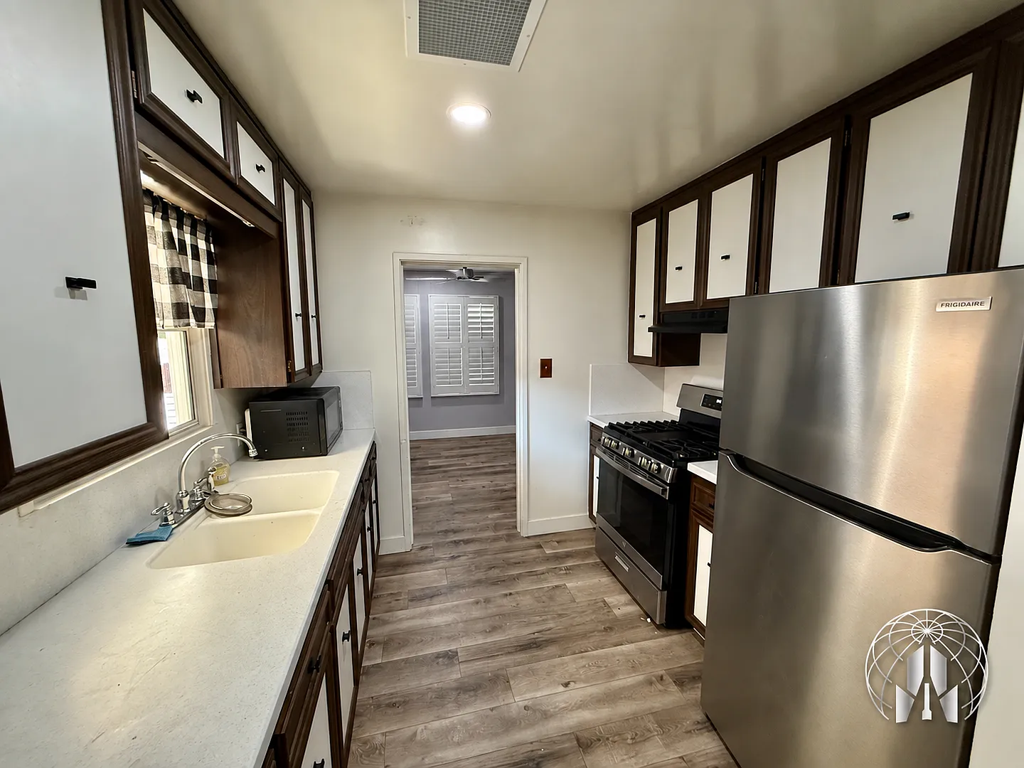 Spacious 5 Bed/2 Bath NE Bakersfield Home w/ Solar, RBP & Deposit Alternative Option — Photo 4