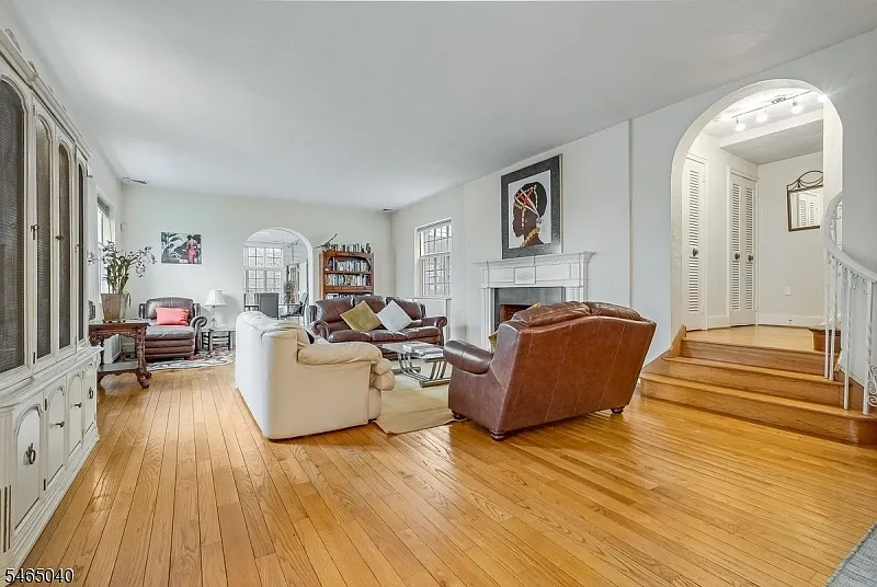 3 bed, 4.0 bath, $8,500 — Photo 2