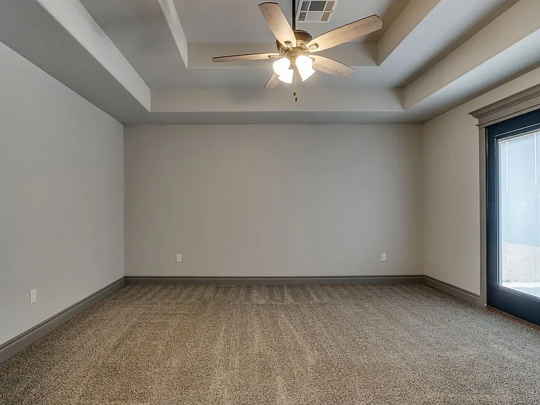 6133 Oxnard St — Photo 24