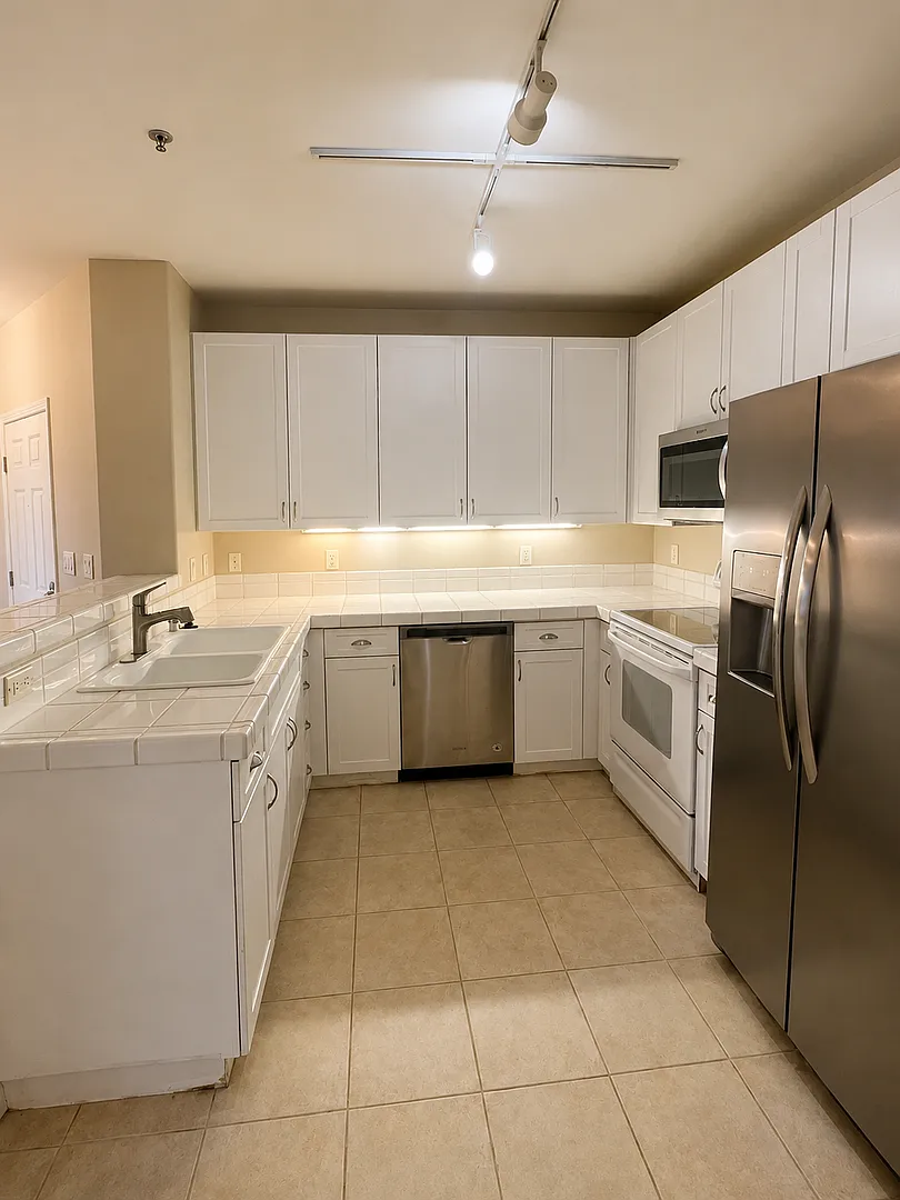 1 Bed Unit in Little Italy - Porto Siena - Parking Space — Photo 4