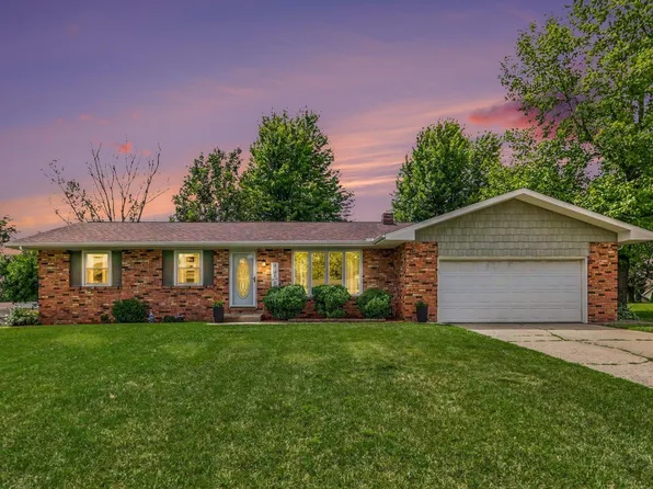 515 Sunset Ln, Middlebury, IN 46540