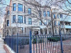 3216 W Altgeld St