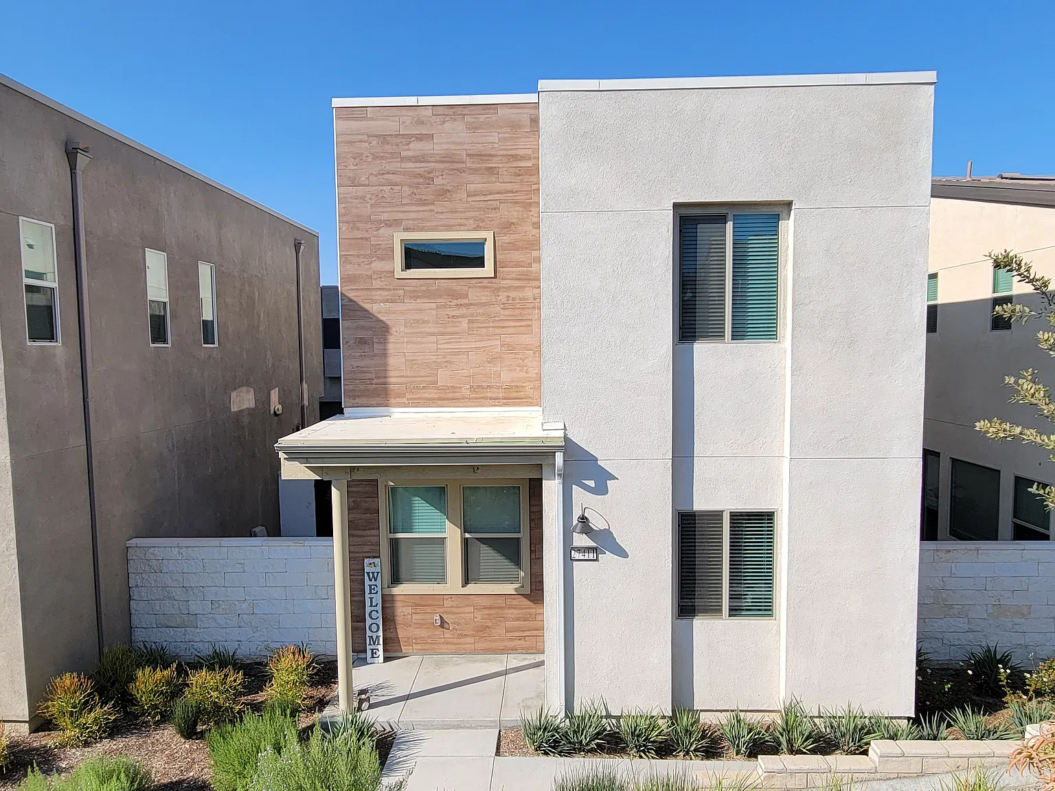 3 bed, 2.5 bath, 1500 sqft, $4,000 — Photo 1