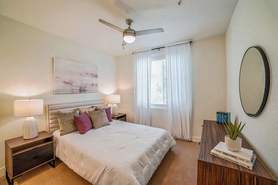 Vernola Marketplace Luxury Apartments — Photo 3