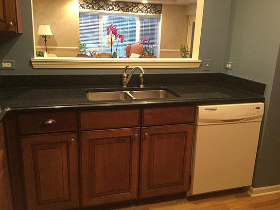 5th image of 855 E 22nd St APT 117