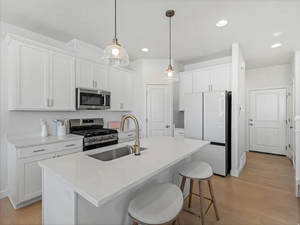 6825 S Clever Peak Ln W, West Jordan, UT 84081