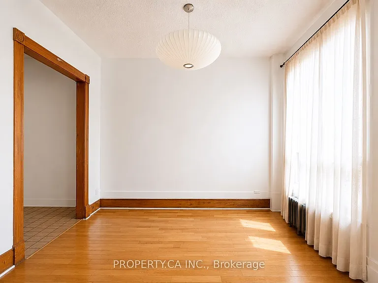 1462 Queen St W — Photo 5