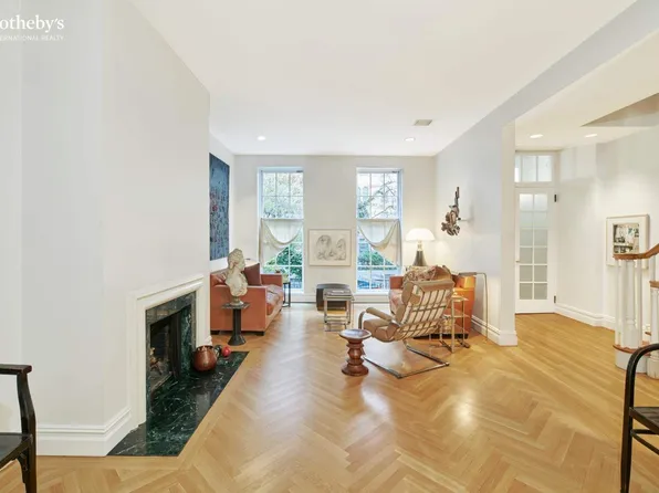 453 West 24th Street image 10 of 24