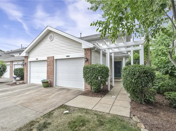 6758 Quarrystone Ln, Middleburg Heights, OH 44130