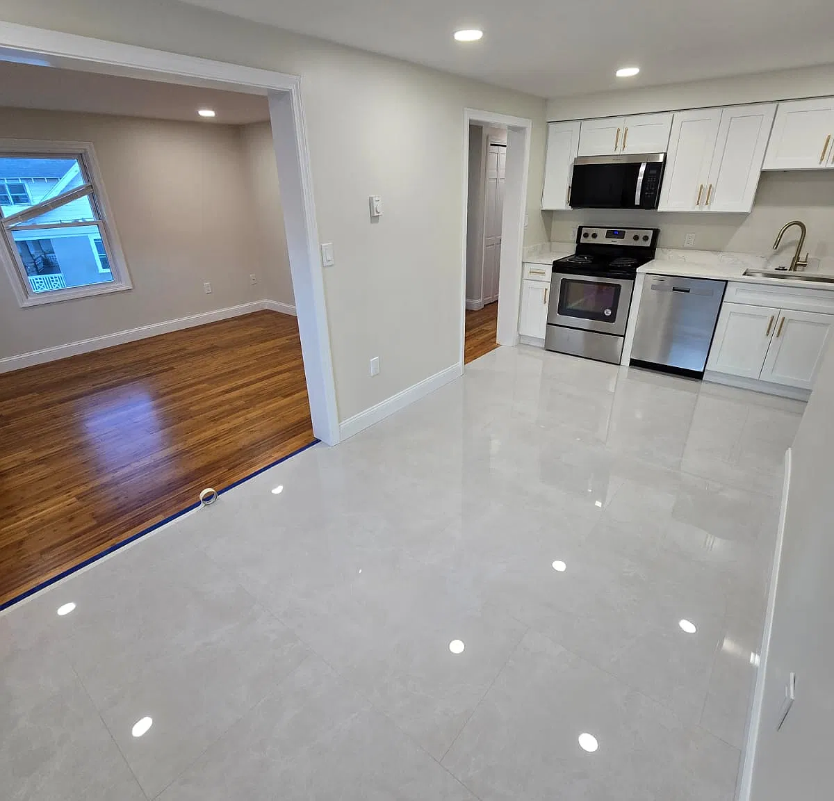 2 bed, 800 sqft, $2,200 — Photo 3