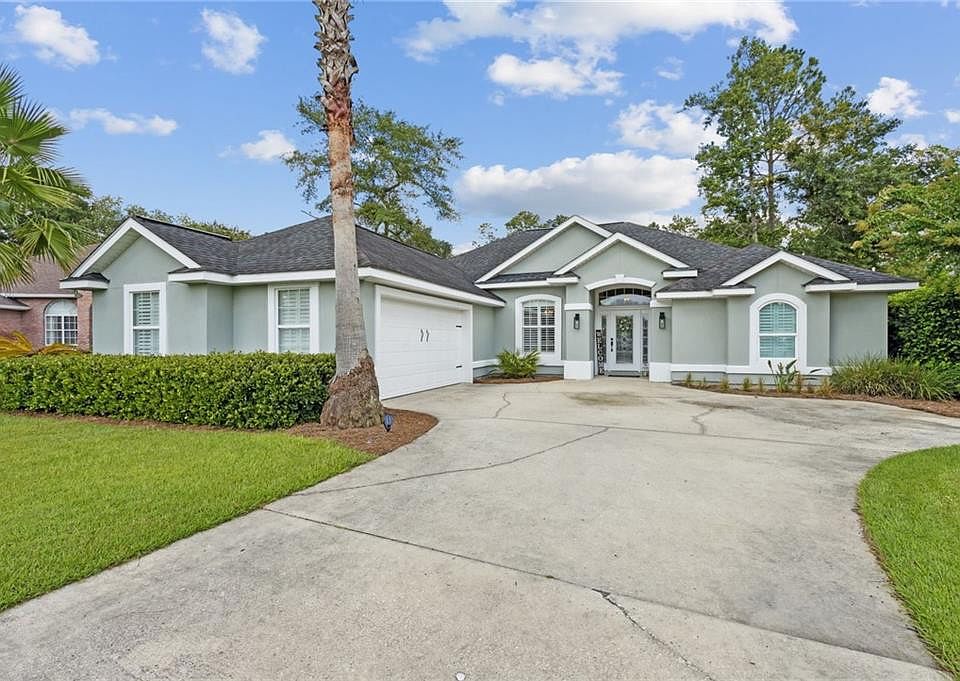 1st image of 106 Oak Grove Cir