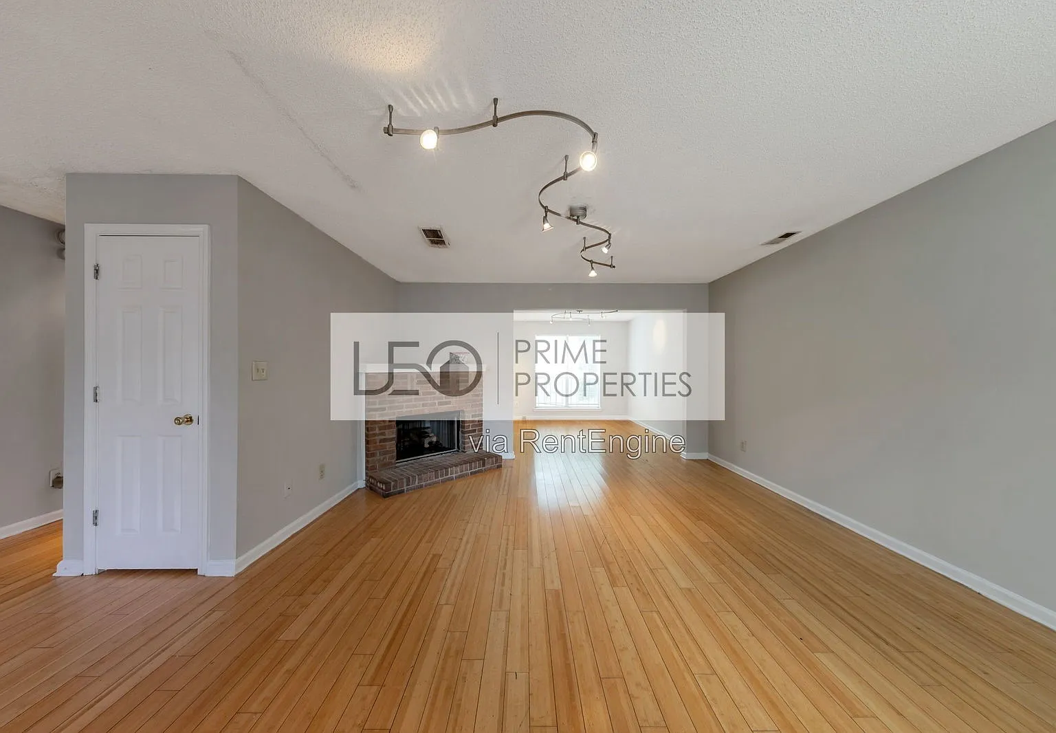 3 bed, 2.5 bath, 1654 sqft, $1,795 — Photo 3