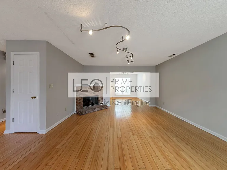 1072 Victory Dr SW — Photo 3
