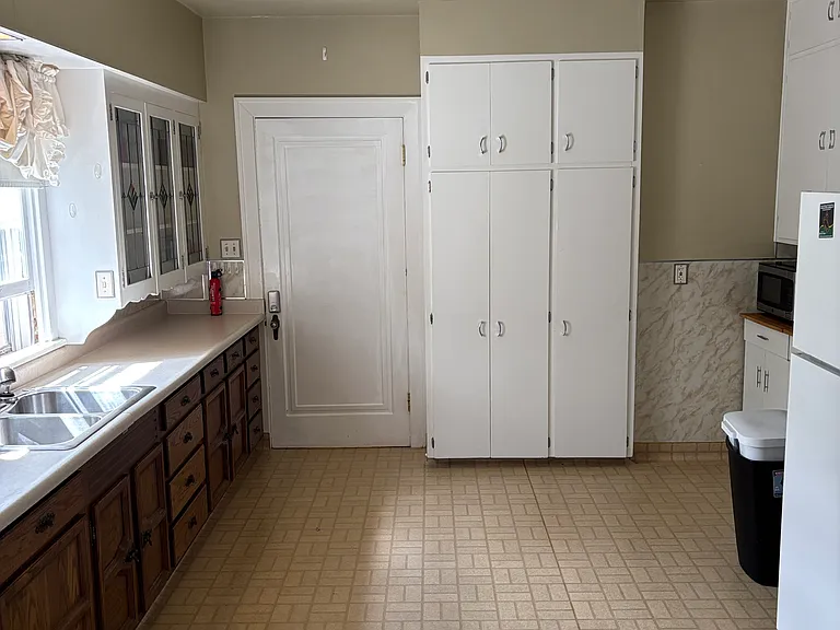 401 Onyx St #1 — Photo 4
