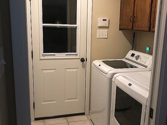 Laundry room with storage 
