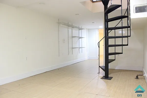 Rented by EXR | media 6