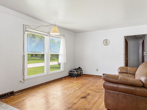 4th image of 1601 Kenyon Ave