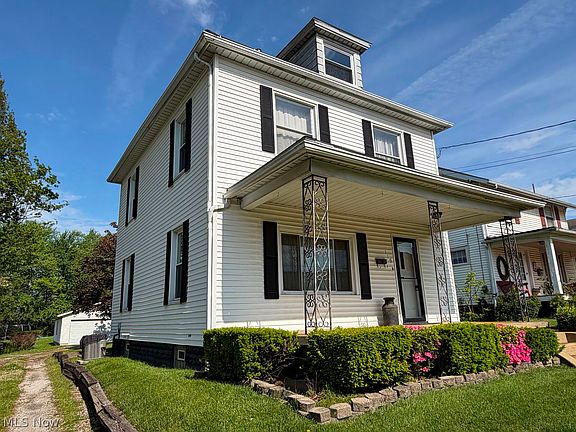 2nd image of 119 24th St SE
