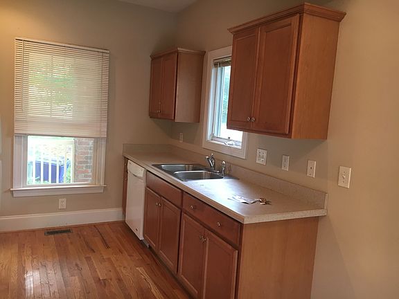 3rd image of 813 Giles Rd