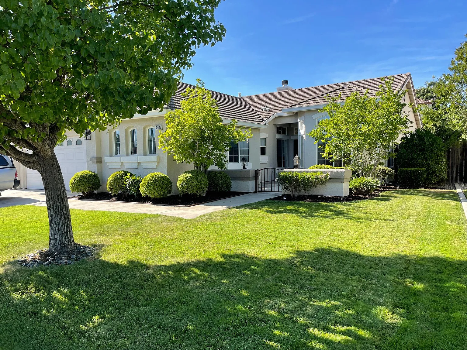 2045 Frauenfeld St photo 1