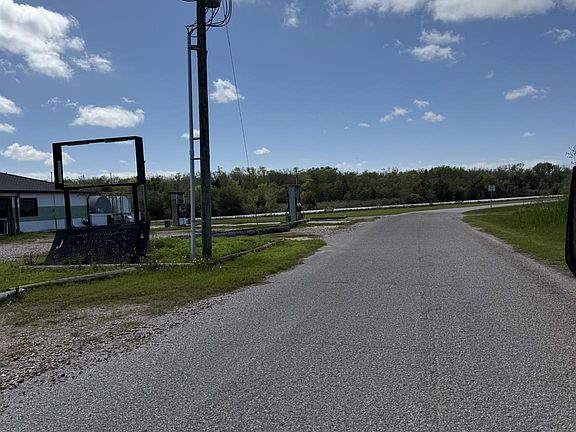 5th image of 1 W Bayshore Rd