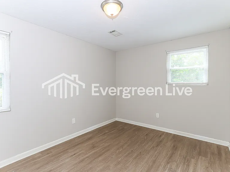 2640 Crosscreek Rd — Photo 5