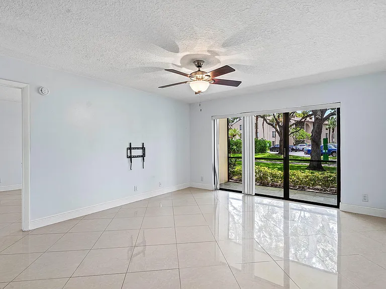 204 Foxtail Dr #F1 — Photo 5