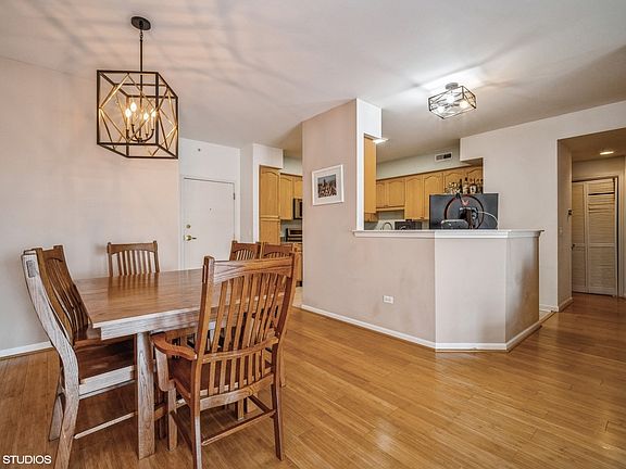 5th image of 900 Lee St Unit 505