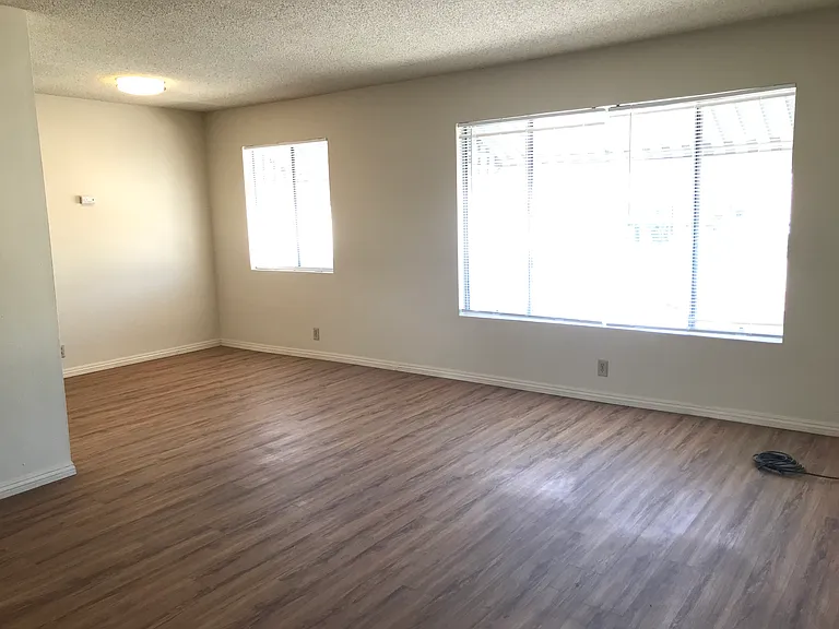 501 N Curtis Ave — Photo 5