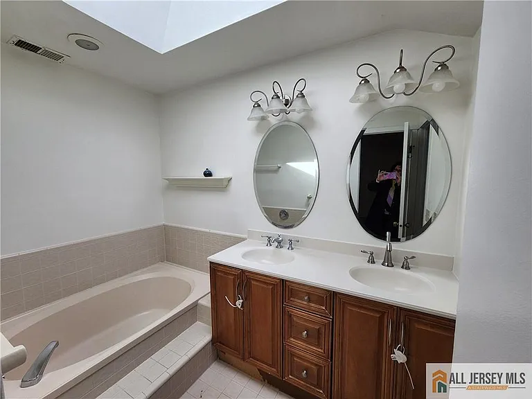254 Sayre Dr — Photo 16