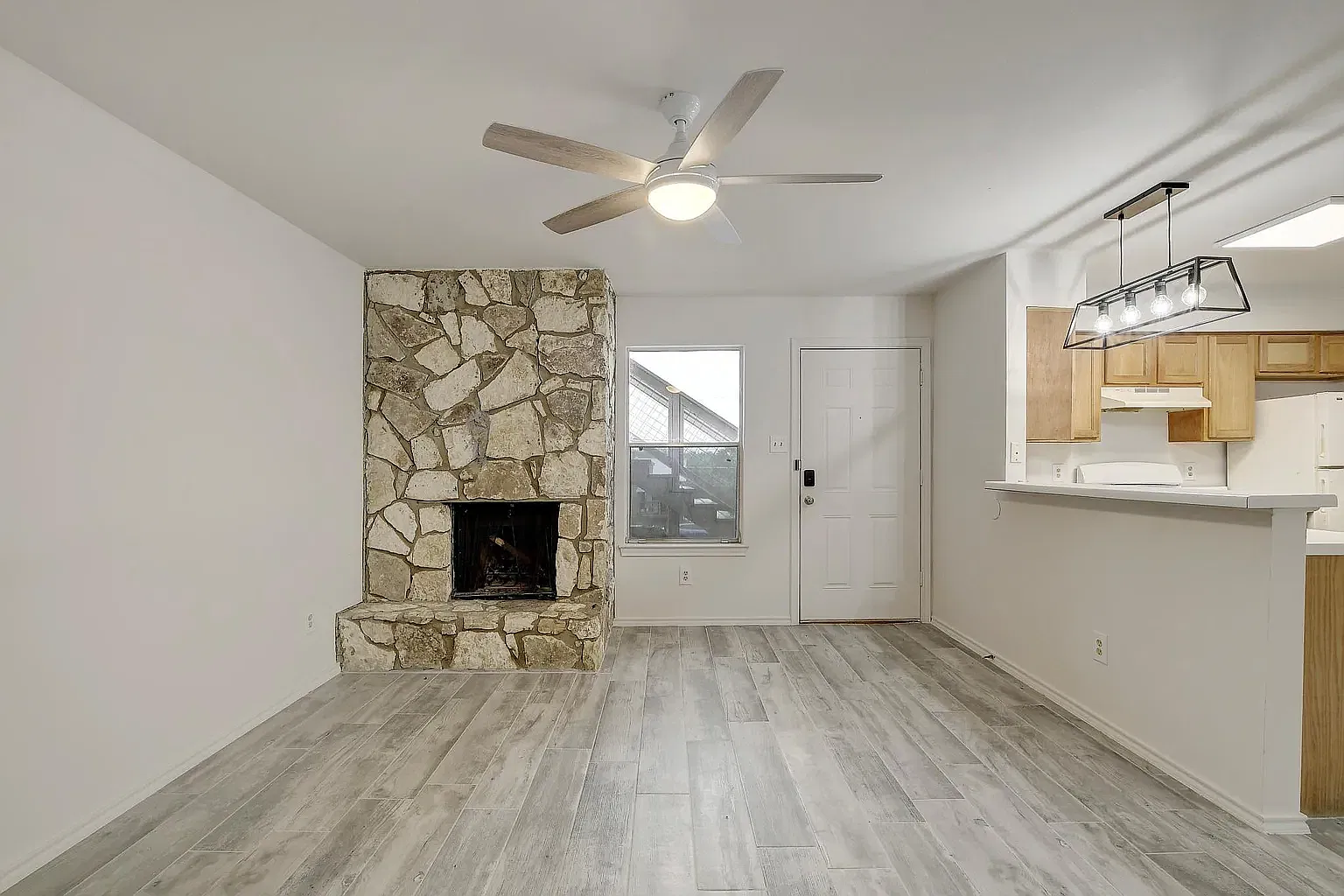 2 bed, 800 sqft, $975 — Photo 3