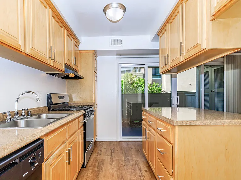 Regency Plaza Apartment Homes — Photo 33