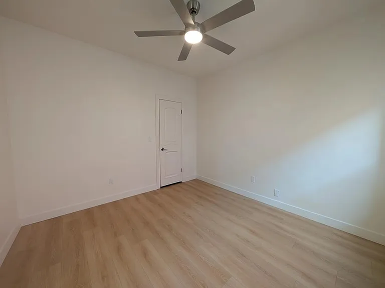 133 N Reno St #201 — Photo 8
