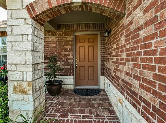 3rd image of 833 Sheryn Dr