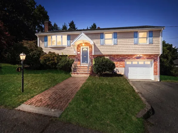1 Lisa Dr, Woburn, MA 01801