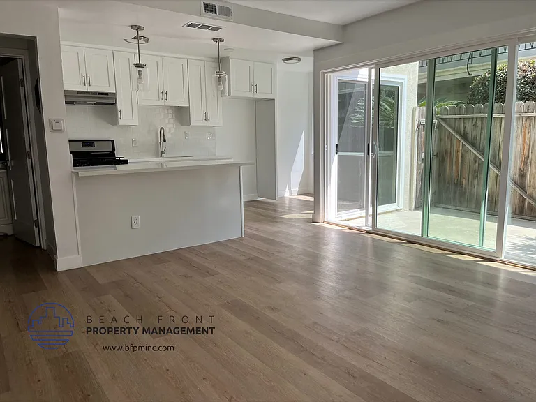 15904 S Vermont Ave — Photo 4