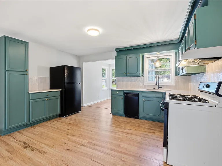 7725 Robinson St — Photo 11