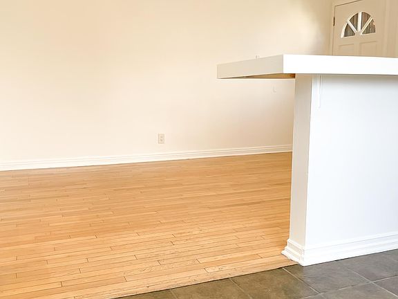 2nd image of 659 1/2 Vernon Ave APT 2