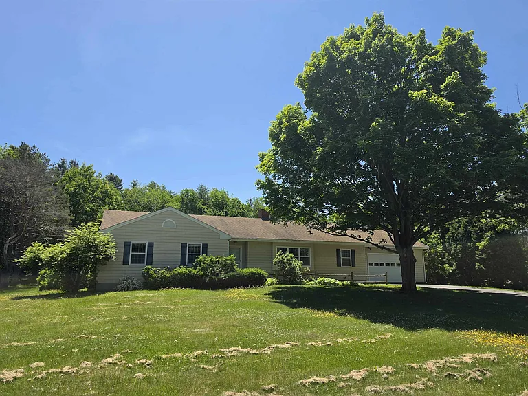 51 Eastern Ave — Photo 43