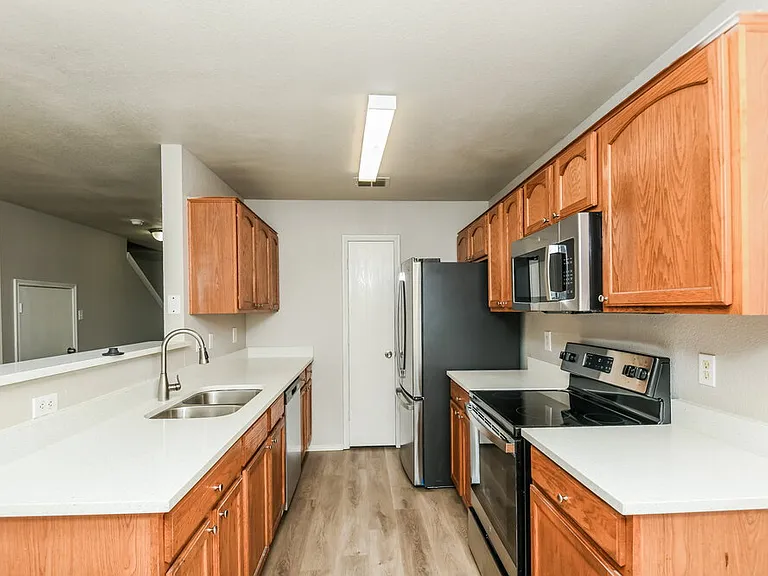 1528 Pine Ln — Photo 8