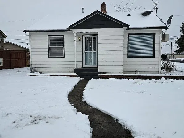 2702 S 4th St, Yakima, WA 98903