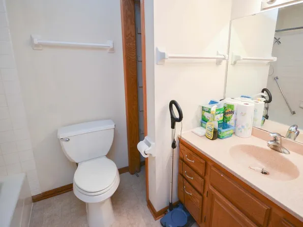 2247 Valleyhigh Dr NW, Rochester, MN 55901