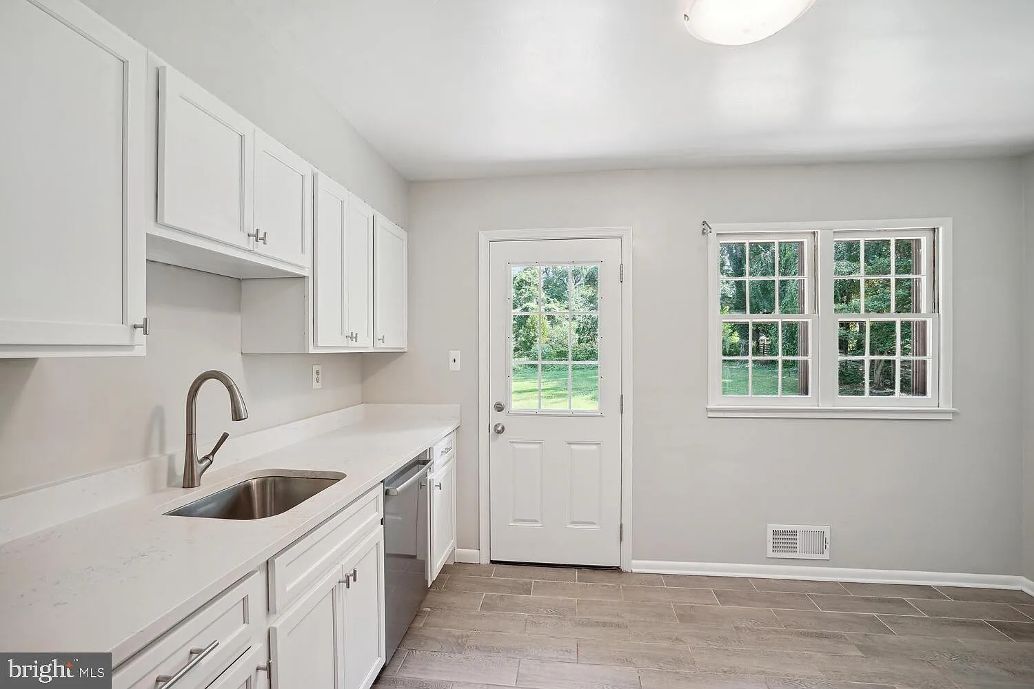 4 bed, 3.0 bath, 2462 sqft, $4,785 — Photo 4