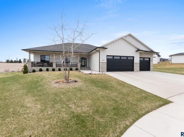 7317 E Misty Knoll Cir, Sioux Falls, SD 57110