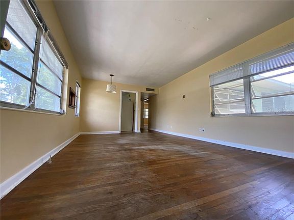 5th image of 219 E 11th Ave