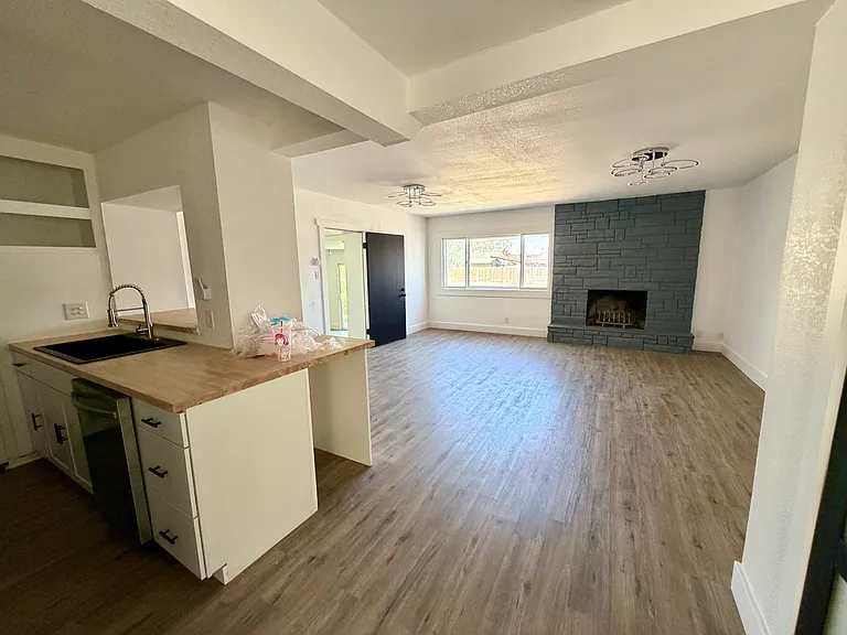 2312 Court St — Photo 5