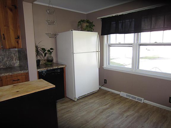 4th image of 142 Samaritan Ave