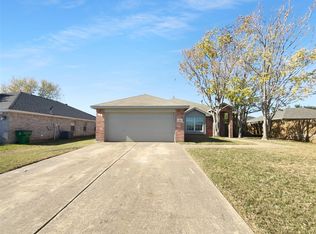 104 Crown Dr, Rhome, TX 76078
